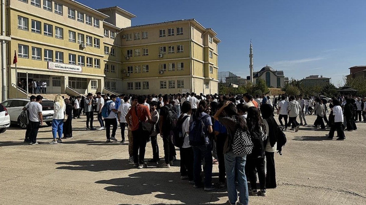 Malatya’da depremde hasar alan 21 okul tatil edildi