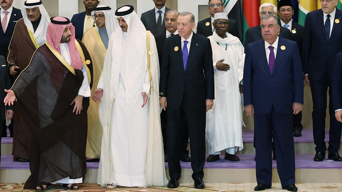 Cumhurbaşkanı Erdoğan, Arap Ligi Zirvesi’nde aile fotoğrafı çekimine katıldı