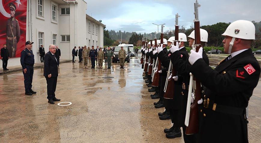 Bakan Güler’den Çanakkale’deki Amfibi Kolordu Komutanlığı’na ziyaret