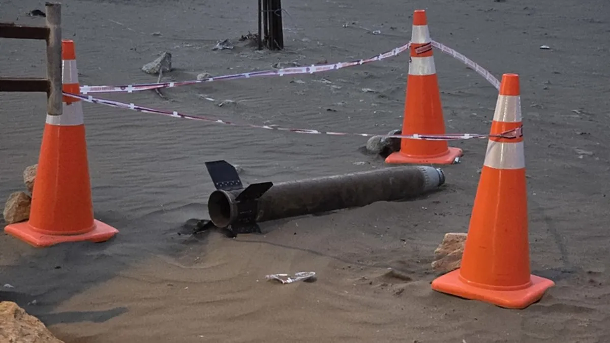 Hatay’da sahile roketvurdu!